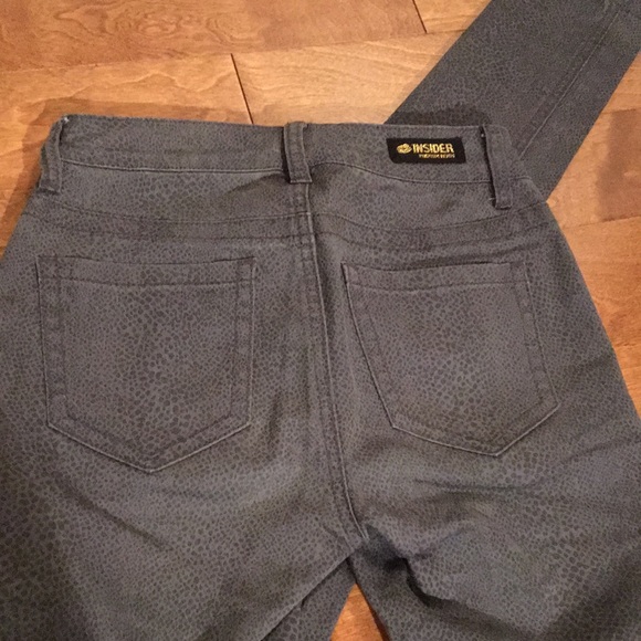 Grey/dk grey Insider jean with snakeskin pattern - Picture 5 of 5